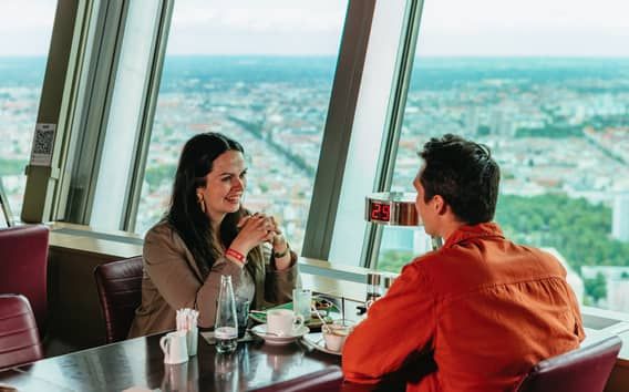 Berlin: Fernsehturm Fast-Track Ticket & Restaurant-Reservierung