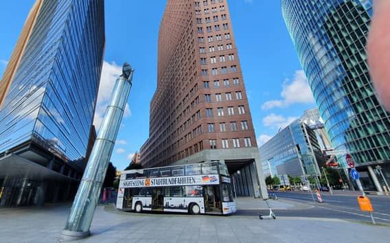 Berlin: Hop-on Hop-off Bustour mit Live-Kommentar